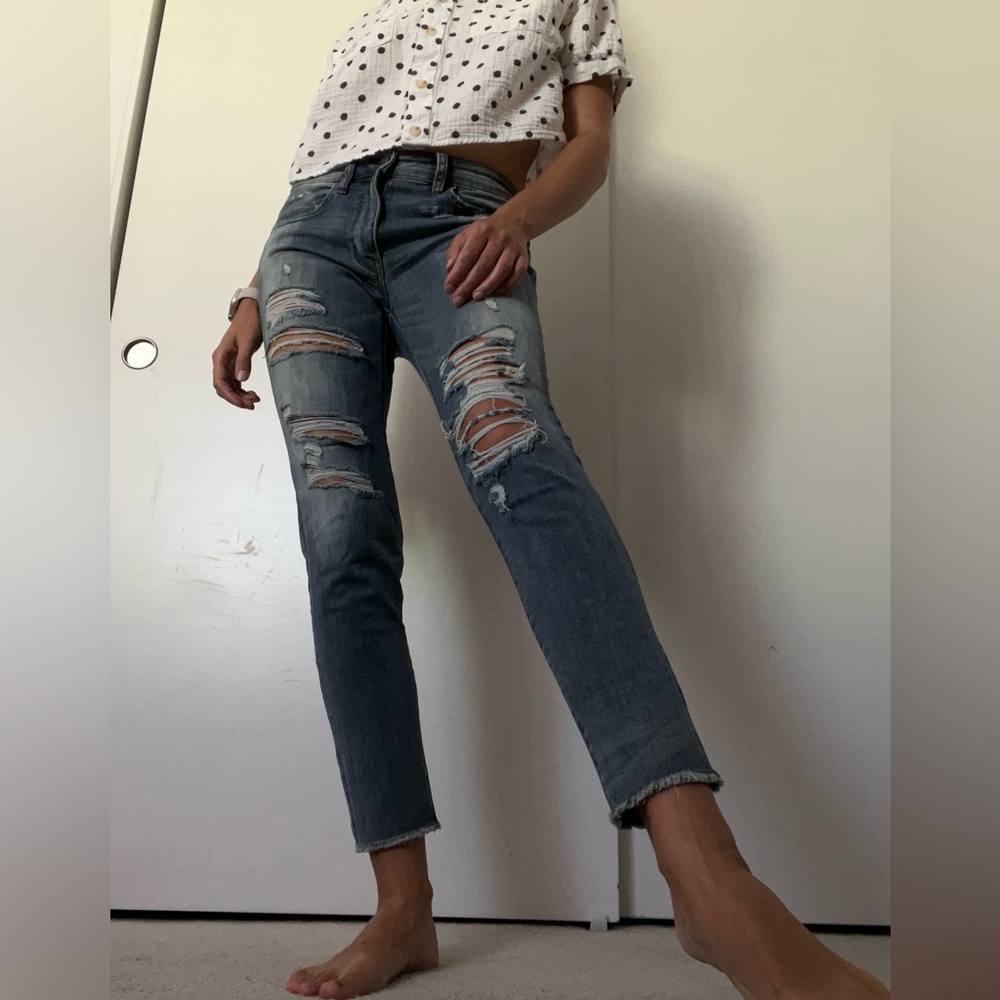 COPY - American Eagle super super stretch distressed cropped jeans